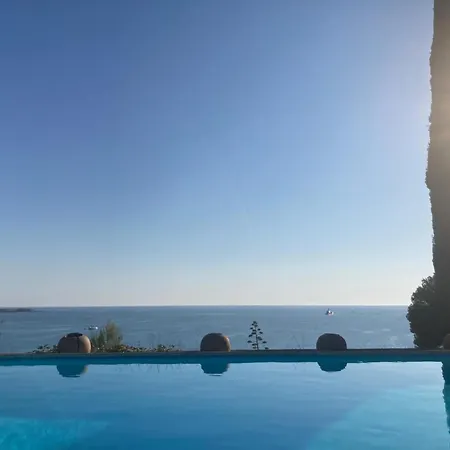 With Private Pool & Boules Court Bandol