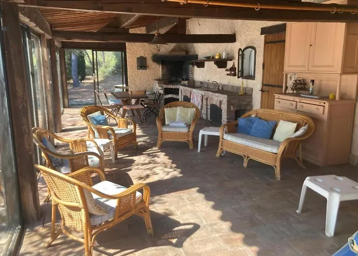 With Private Pool & Boules Court * Bandol