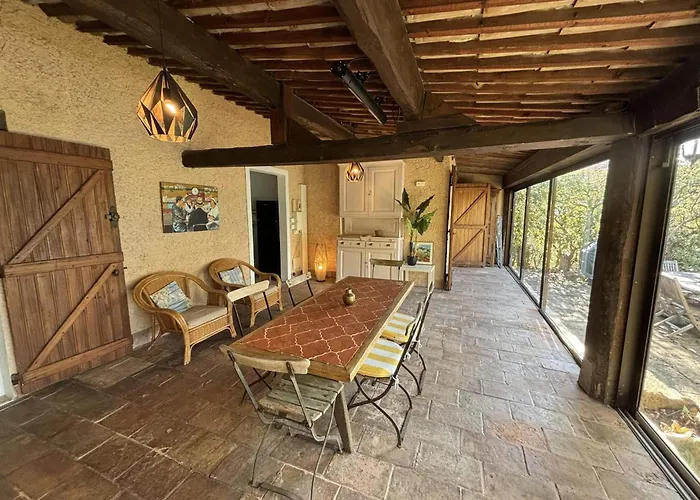 With Private Pool & Boules Court Ferienhaus