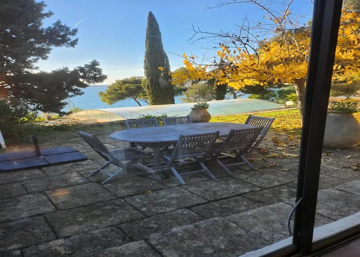 With Private Pool & Boules Court Ferienhaus *