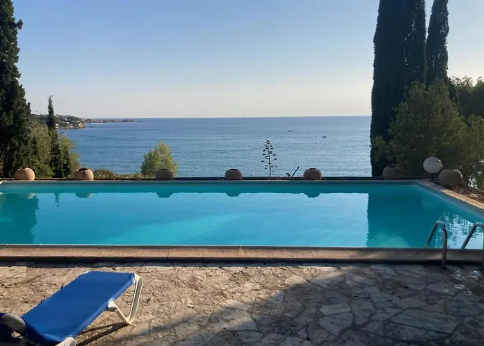 With Private Pool & Boules Court * Bandol