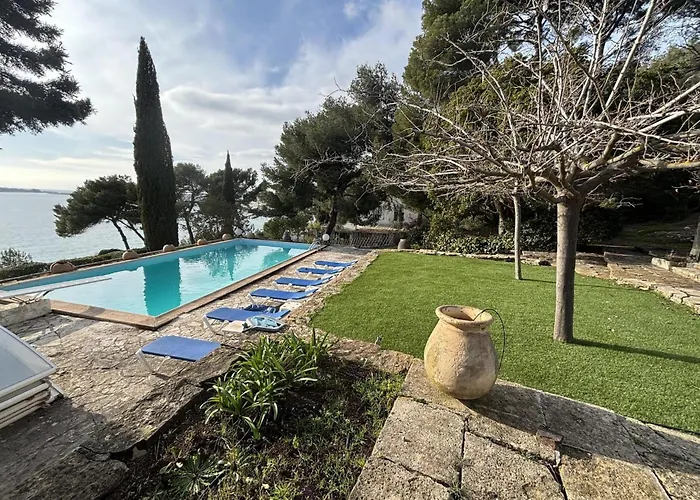 With Private Pool & Boules Court Ferienhaus Bandol