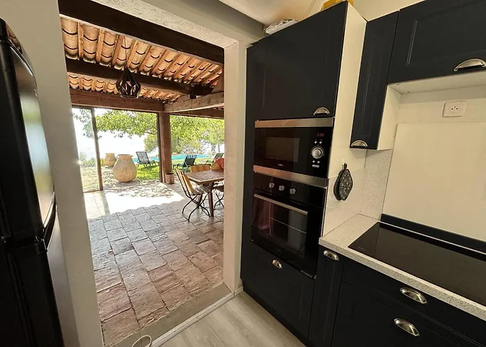 With Private Pool & Boules Court Ferienhaus *