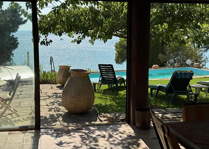 With Private Pool & Boules Court Ferienhaus Bandol