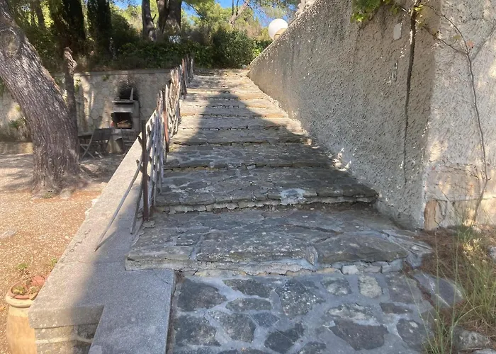 With Private Pool & Boules Court Ferienhaus Bandol