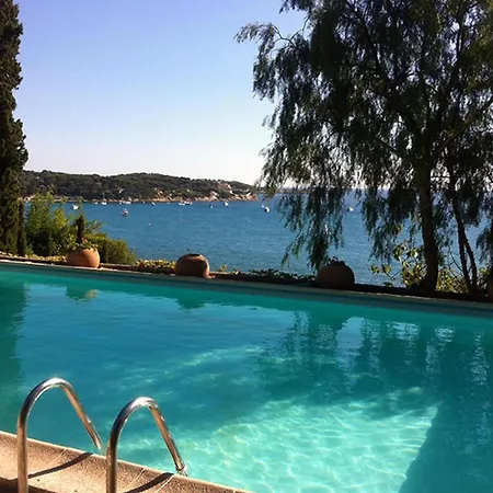 With Private Pool & Boules Court بيت للعطل