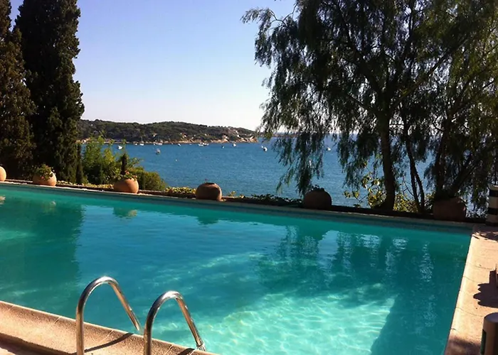With Private Pool & Boules Court بيت للعطل